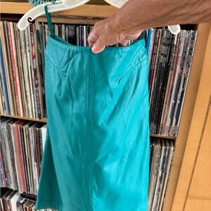 PRICE DROP: Saks Fifth Avenue NWT PEACOCK GREEN LAMBSKIN LEATHER fully lined, 4